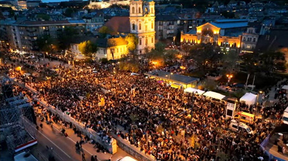 Голосування завершено, Будапешт вийшов на вулиці: що відбувається в Угорщині